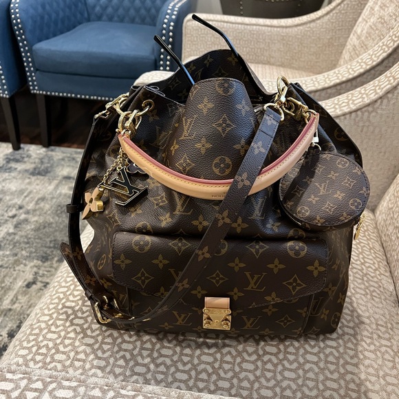 Meet your Posher, Lydia - Picture 2 of 6